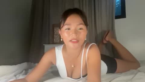 Snapshot of urcute_pinay chatting on 04.30.26 sai online show from 04.30.26