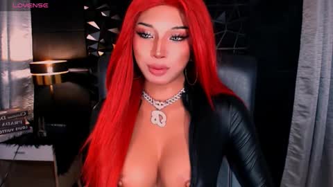 Snapshot of urgoddess_bella chatting on 10.13.25 My bella 3 online show from 10.13.25