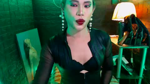 queen norelle online show from 02.07.25