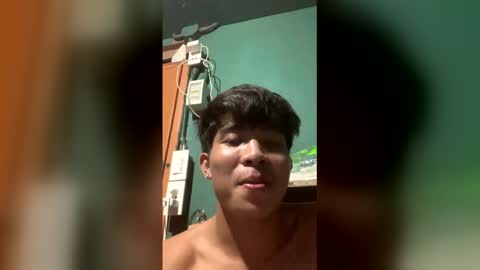 Snapshot of urhot_jeremyxx chatting on 12.15.25 jeremy online show from 12.15.25