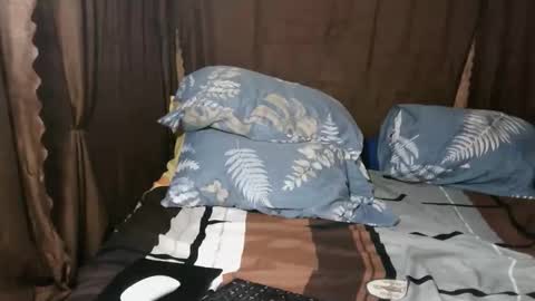 Snapshot of urhot_joshxx chatting on 12.01.25 Josh online show from 12.01.25