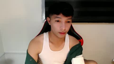Snapshot of urhotethanxx chatting on 06.19.26 Ethan online show from 06.19.26