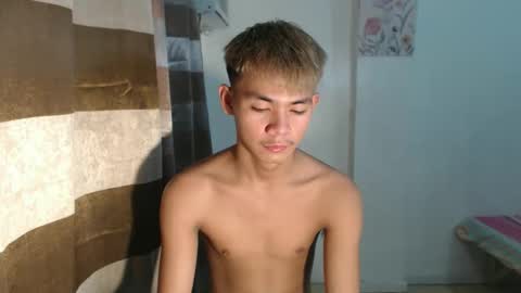 Snapshot of urhotpinoy_izaac chatting on 10.24.25 simeon ulok online show from 10.24.25