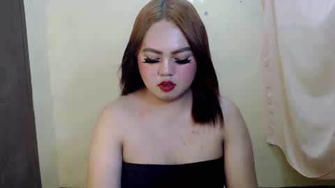Snapshot of urslut_max chatting on 04.26.26 maxie online show from 04.26.26