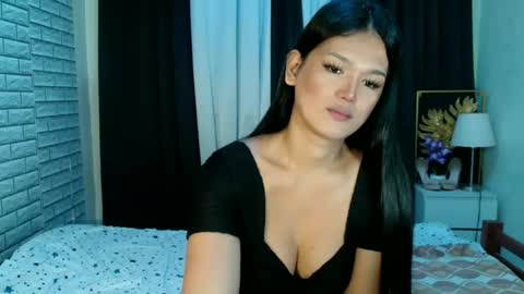 Snapshot of urthai_hotfilipinax chatting on 10.03.25 angel online show from 10.03.25