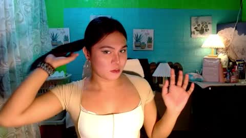 Snapshot of urunexpensivecamilla chatting on 11.30.25 YOURGIRLCAMILLA online show from 11.30.25