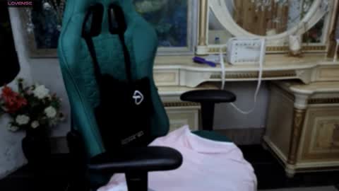 Leila online show from 11.28.25