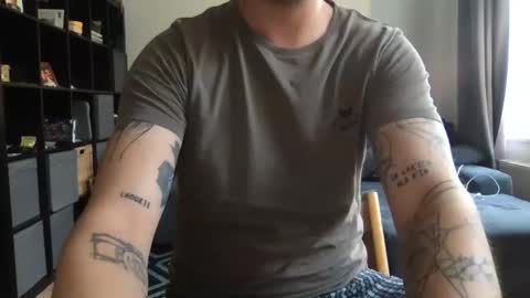 Snapshot of uwantitno chatting on 02.19.25 uwantitno online show from 02.19.25