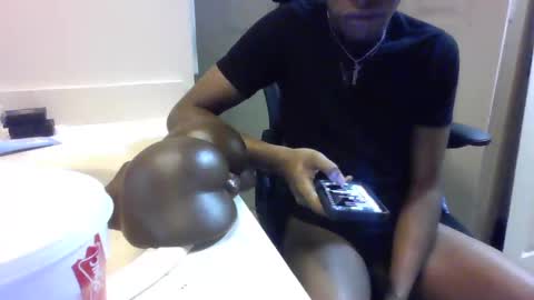 Snapshot of uzithebbc chatting on 12.19.24 uzithebbc online show from 12.19.24