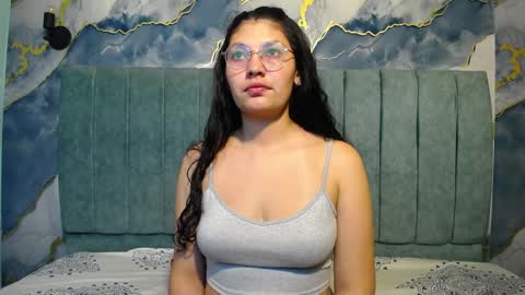 Snapshot of vainilla_cam chatting on 04.18.26 Vainilla online show from 04.18.26