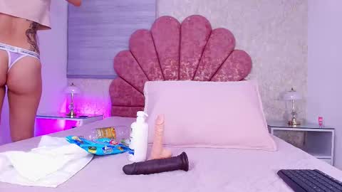 Snapshot of vaiolet_colls chatting on 02.17.26 Vaiolet colls online show from 02.17.26