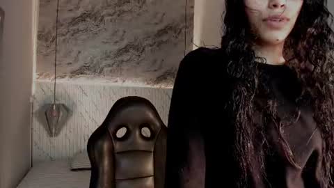 Snapshot of vaiolethsan chatting on 06.27.26 Vaioleth online show from 06.27.26