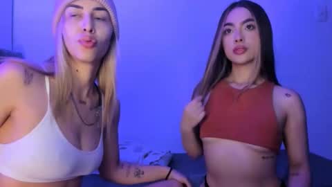 Snapshot of vaiolett_69 chatting on 05.06.26 vaiolett_69 online show from 05.06.26