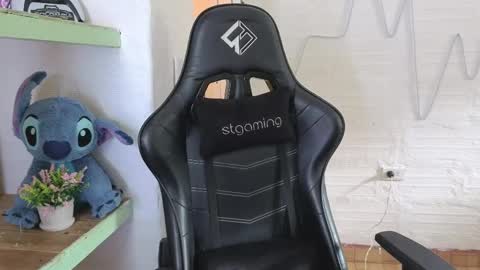 Snapshot of val_mendoza chatting on 02.27.26 Val online show from 02.27.26