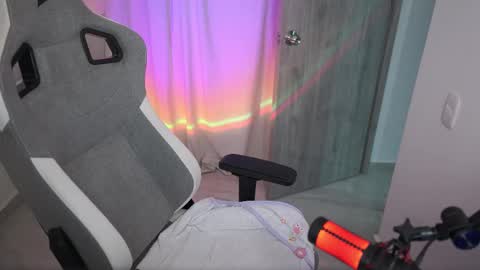 Snapshot of valecute01 chatting on 10.02.25 valecute01 online show from 10.02.25