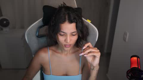 Snapshot of valecute01 chatting on 10.03.25 valecute01 online show from 10.03.25