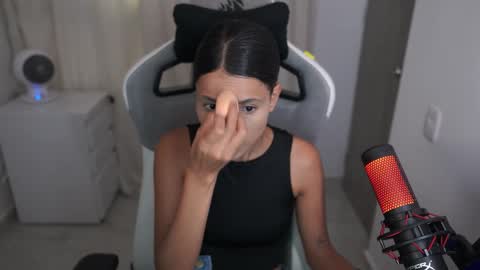 Snapshot of valecute01 chatting on 10.27.25 valecute01 online show from 10.27.25