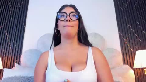 Snapshot of valenrosse_ chatting on 07.13.26 Valen online show from 07.13.26