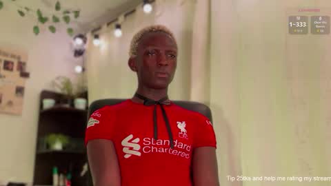 Snapshot of valent1nn chatting on 01.11.25 Valentin independent Cam Boy online show from 01.11.25