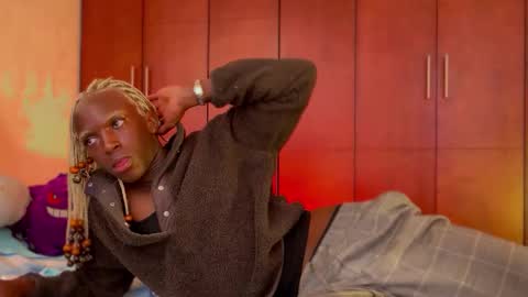 Snapshot of valent1nn chatting on 03.04.25 Valentin independent Cam Boy online show from 03.04.25