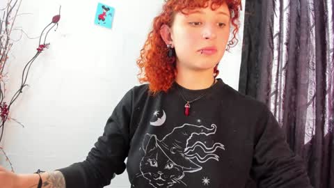 Snapshot of valent_27 chatting on 12.21.24 Valentina online show from 12.21.24