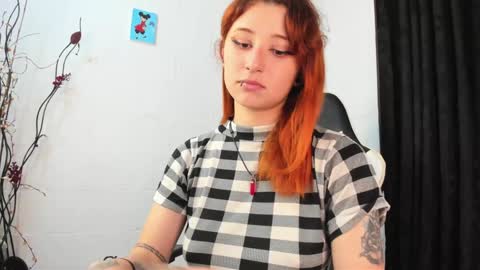 Snapshot of valent_27 chatting on 12.28.24 Valentina online show from 12.28.24