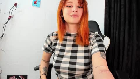 Snapshot of valent_27 chatting on 12.28.24 Valentina online show from 12.28.24