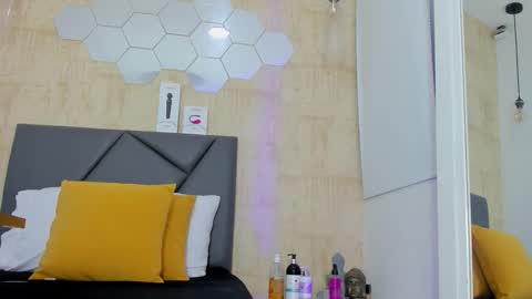 Velentina  online show from 11.02.25