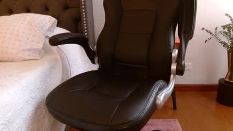 Valen Ferrer online show from 04.10.26