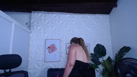 Valentina  online show from 09.17.25