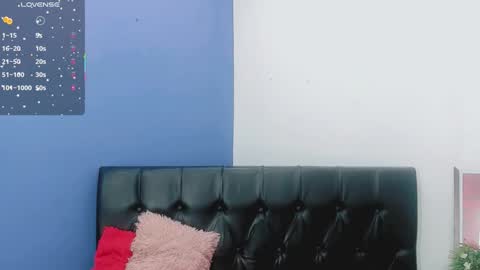 Snapshot of valentina_princess_ chatting on 09.19.25 valentina_princess_ online show from 09.19.25