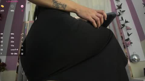 Snapshot of valentinaa_rios chatting on 10.17.25 VALENTINA online show from 10.17.25