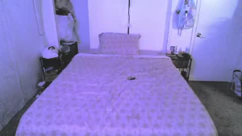 Tina Bates online show from 04.21.26