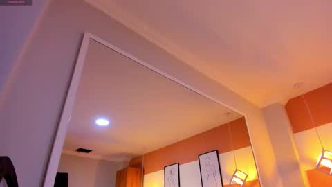 Mia  online show from 12.21.25