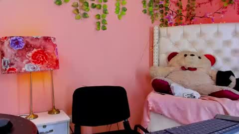 Snapshot of valentinee_xo chatting on 06.19.26 valentinee_xo online show from 06.19.26