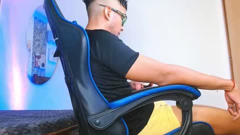 Mistery Guy online show from 10.11.25