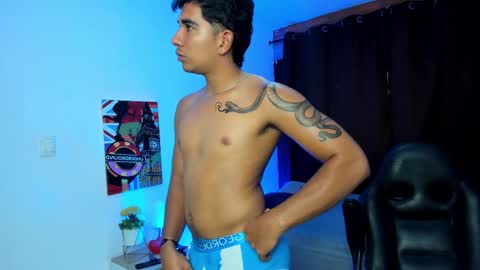 Snapshot of valentino_moura_ chatting on 02.19.25 VALENTINO MOURA online show from 02.19.25