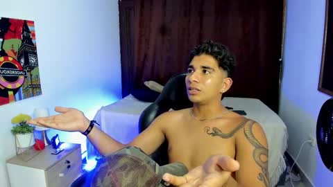 Snapshot of valentino_moura_ chatting on 03.10.25 VALENTINO MOURA online show from 03.10.25