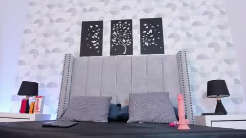 VALENTINO CASTAO online show from 02.25.25