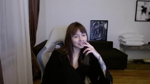 Snapshot of valents_cherry chatting on 10.28.25 Valentina online show from 10.28.25