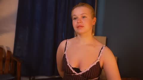 Snapshot of valeri______ chatting on 06.24.26 valeri______ online show from 06.24.26