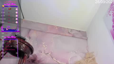 Snapshot of valeriaqueents chatting on 09.28.25 online show from 09.28.25