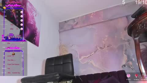 Snapshot of valeriaqueents chatting on 10.19.25 online show from 10.19.25