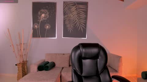 Valeria online show from 12.14.25