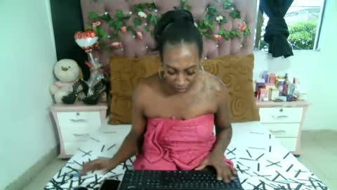 Snapshot of valeriatsx chatting on 09.18.25 La valerie26 online show from 09.18.25