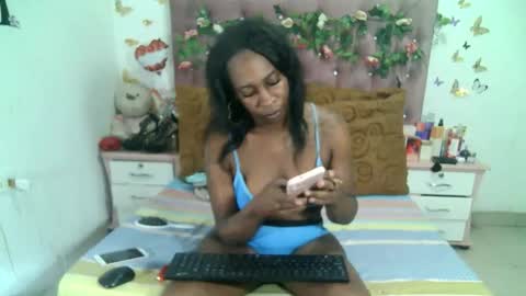 Snapshot of valeriatsx chatting on 10.13.25 La valerie26 online show from 10.13.25