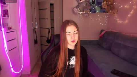 Snapshot of valerie_cutee chatting on 03.12.26 Lera online show from 03.12.26