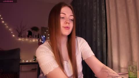Snapshot of valerie_cutee chatting on 04.04.26 Lera online show from 04.04.26