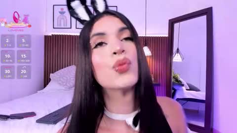 Snapshot of valerie_evannss chatting on 09.30.25 valery online show from 09.30.25