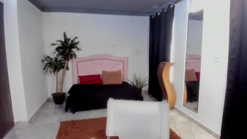 Valerie fox online show from 12.04.25